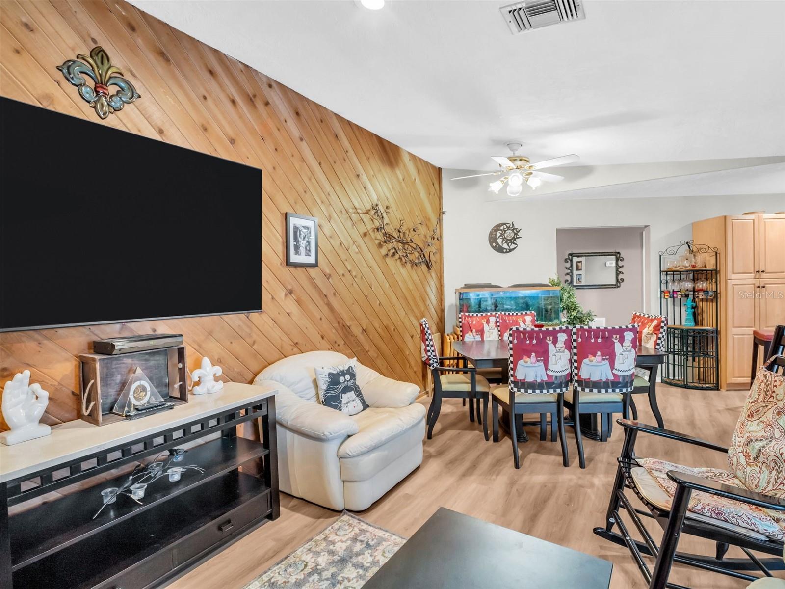 Listing photo id 13 for 3061 Alt 19  