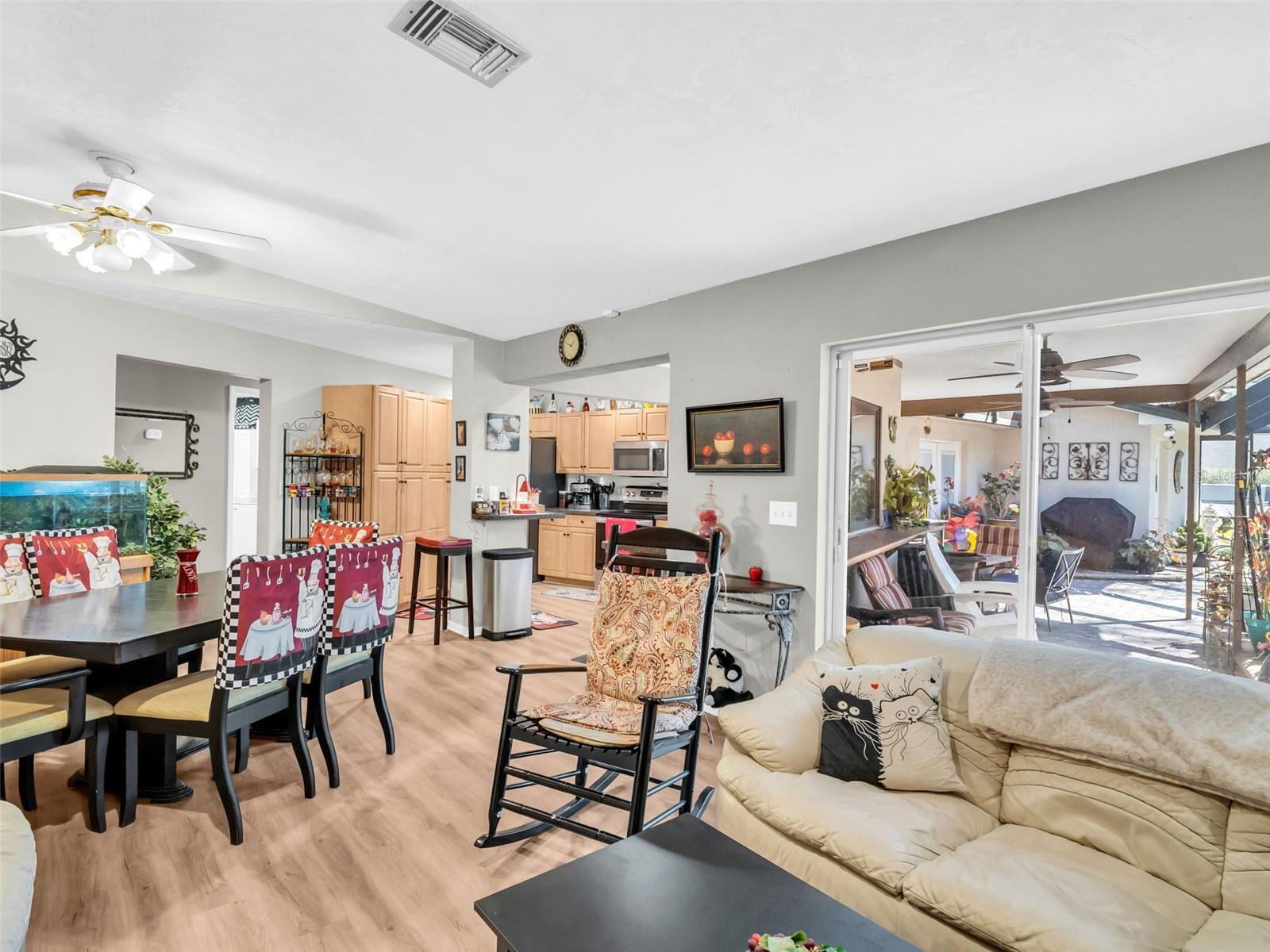 Listing photo id 14 for 3061 Alt 19  