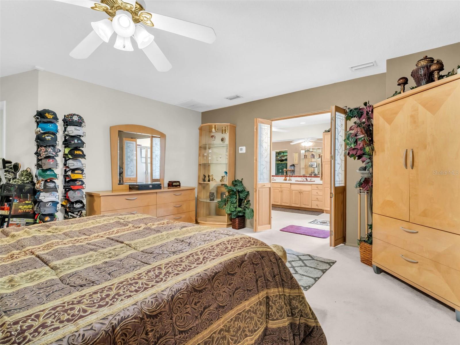 Listing photo id 16 for 3061 Alt 19  