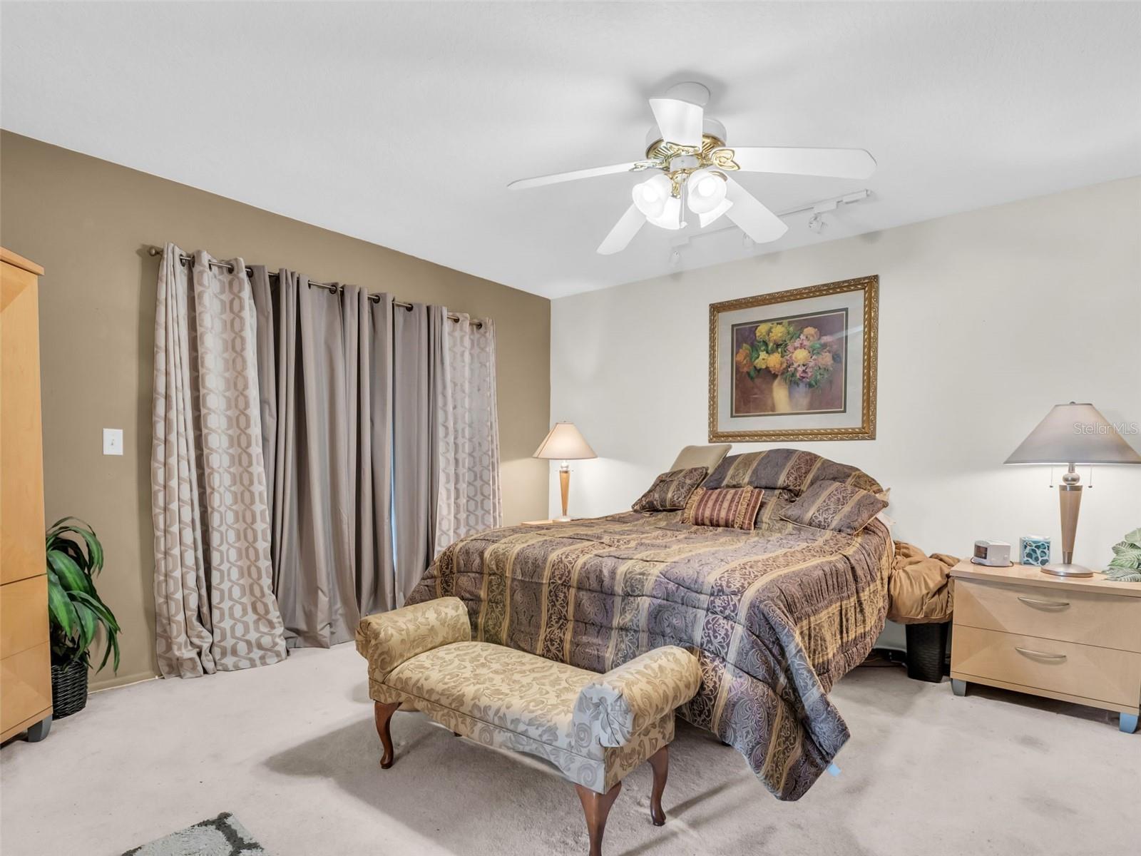 Listing photo id 18 for 3061 Alt 19  