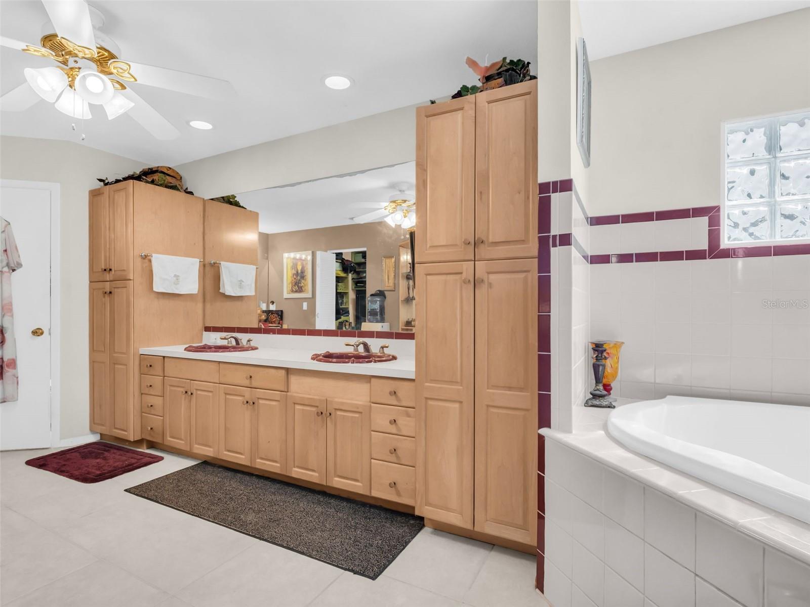 Listing photo id 21 for 3061 Alt 19  