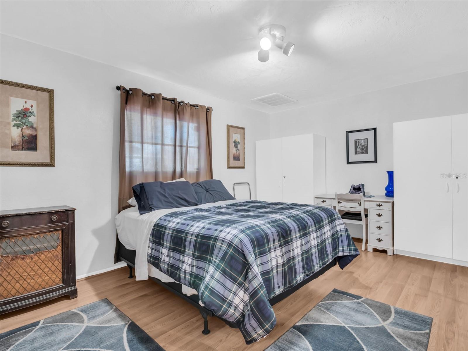 Listing photo id 32 for 3061 Alt 19  