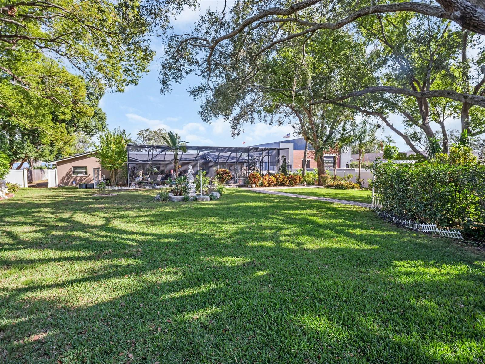 Listing photo id 2 for 3061 Alt 19  