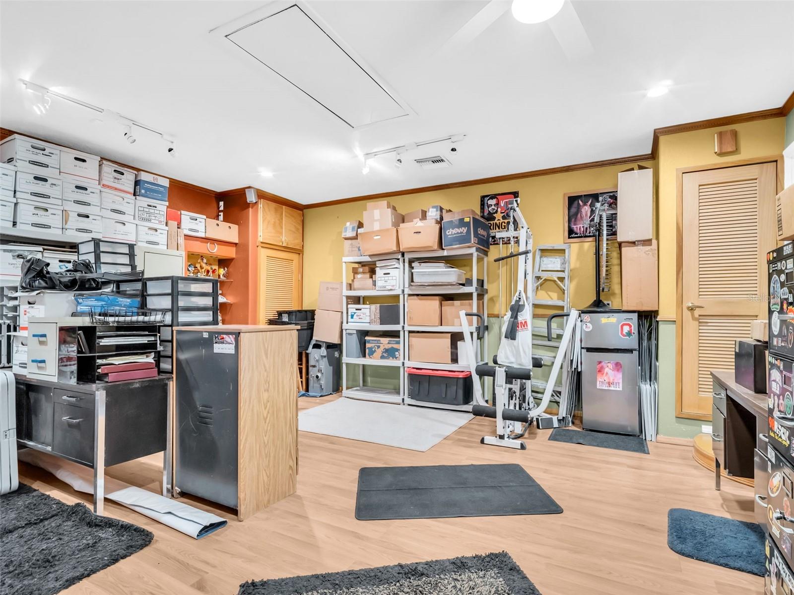 Listing photo id 40 for 3061 Alt 19  