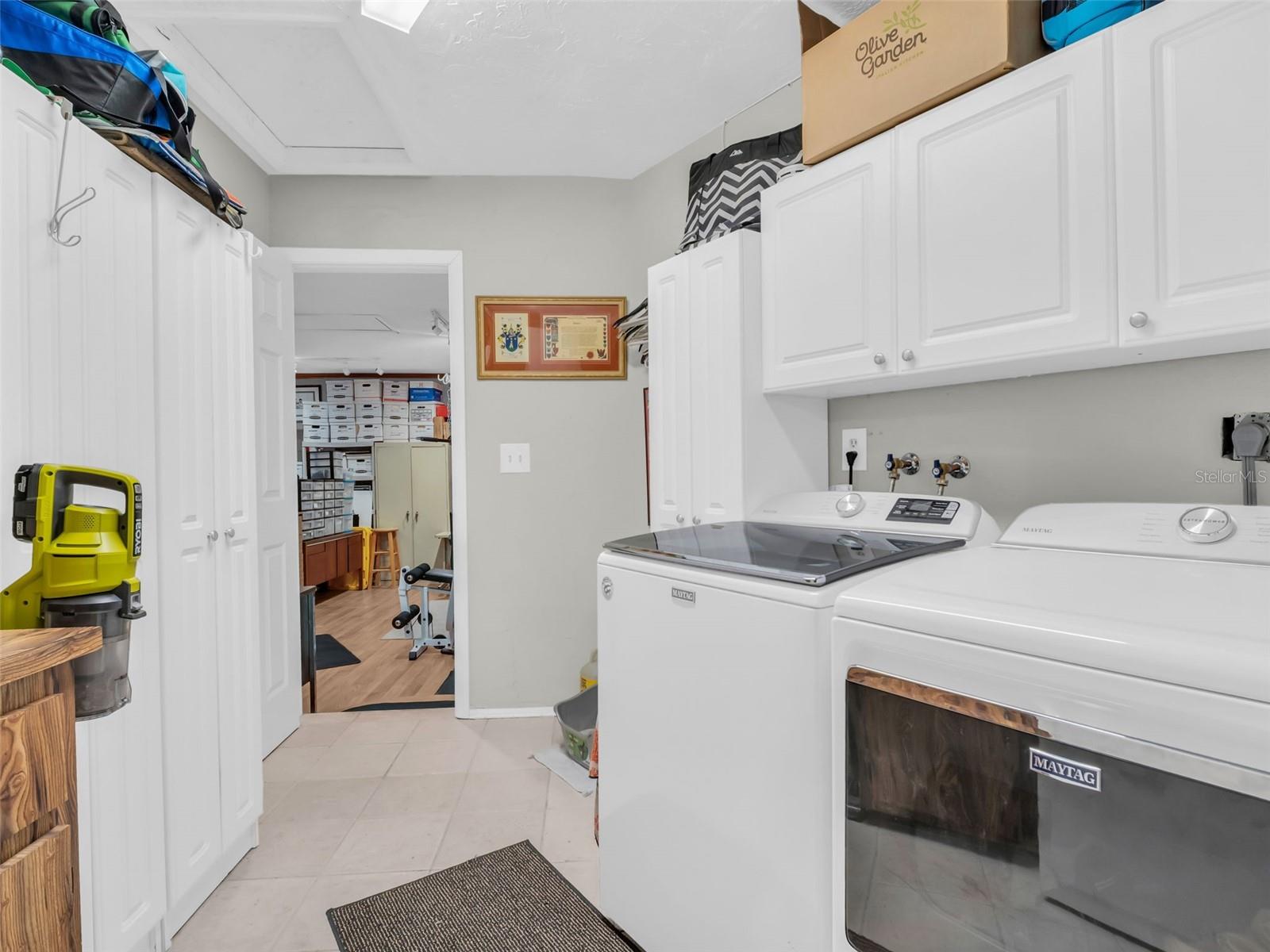 Listing photo id 41 for 3061 Alt 19  