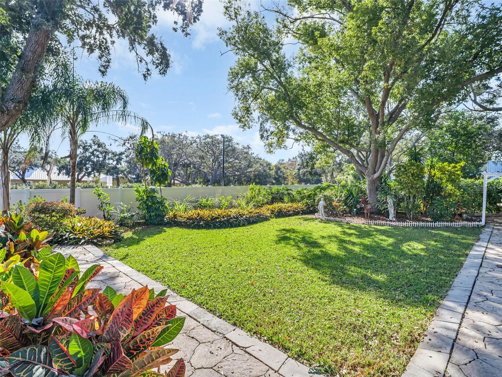 Listing photo id 49 for 3061 Alt 19  