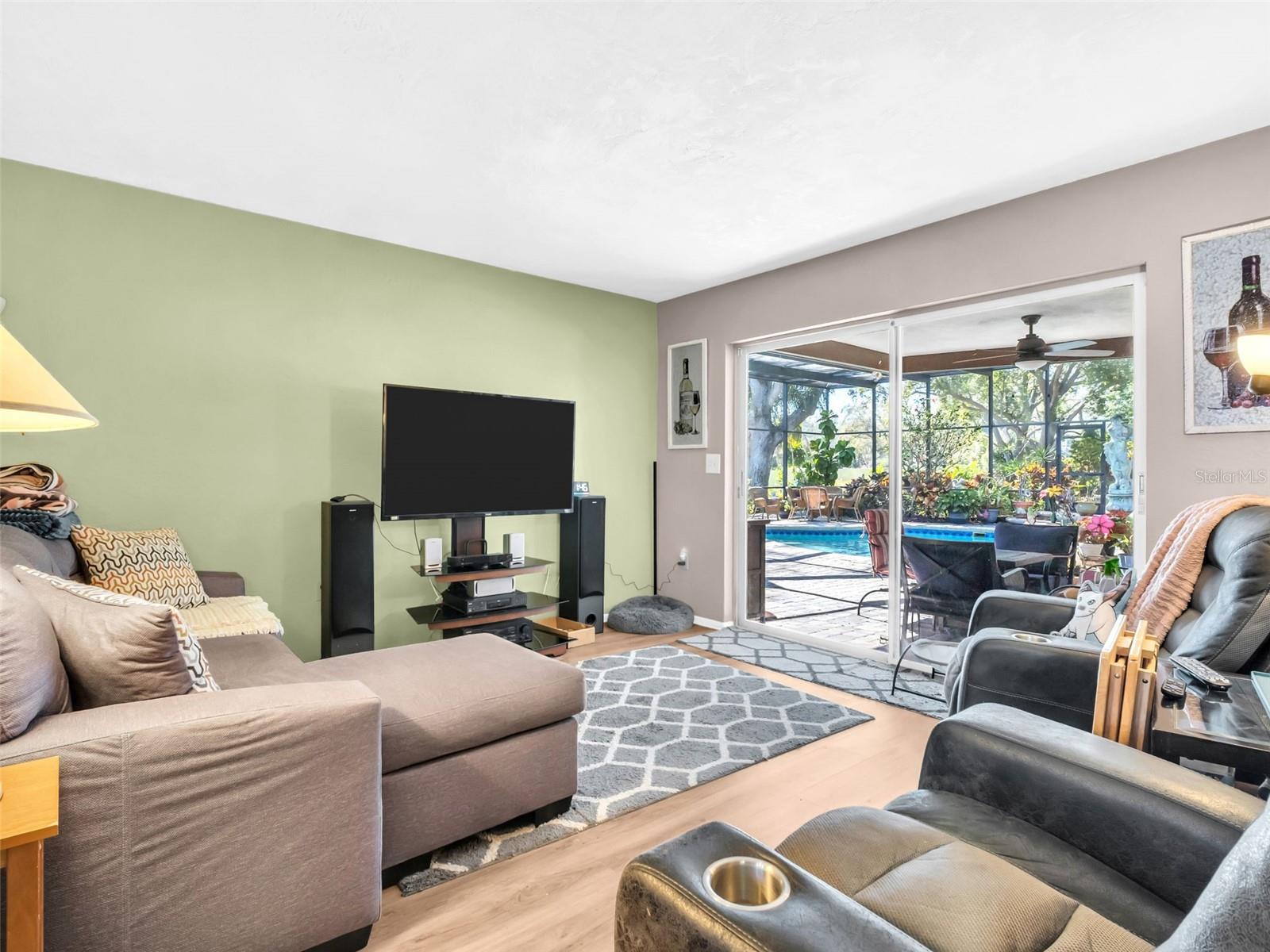 Listing photo id 6 for 3061 Alt 19  