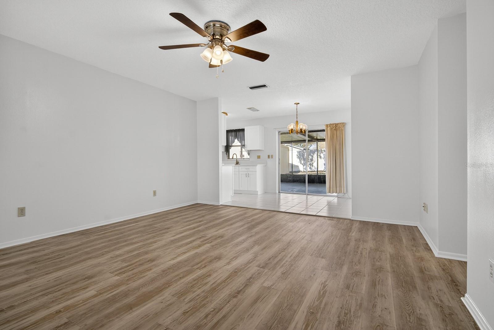 Listing photo id 8 for 13816 Pathfinder Drive