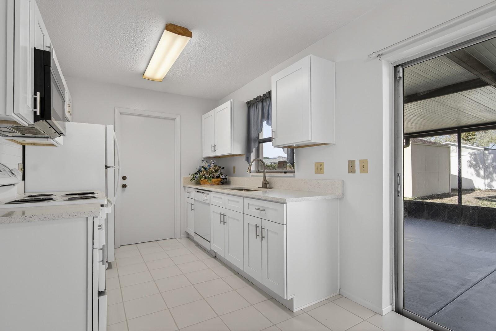 Listing photo id 9 for 13816 Pathfinder Drive