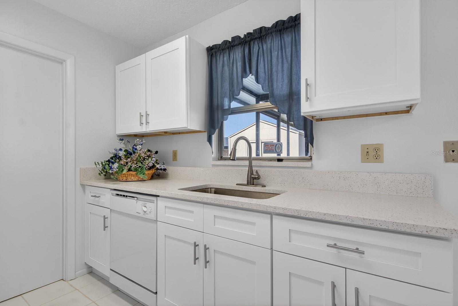 Listing photo id 10 for 13816 Pathfinder Drive