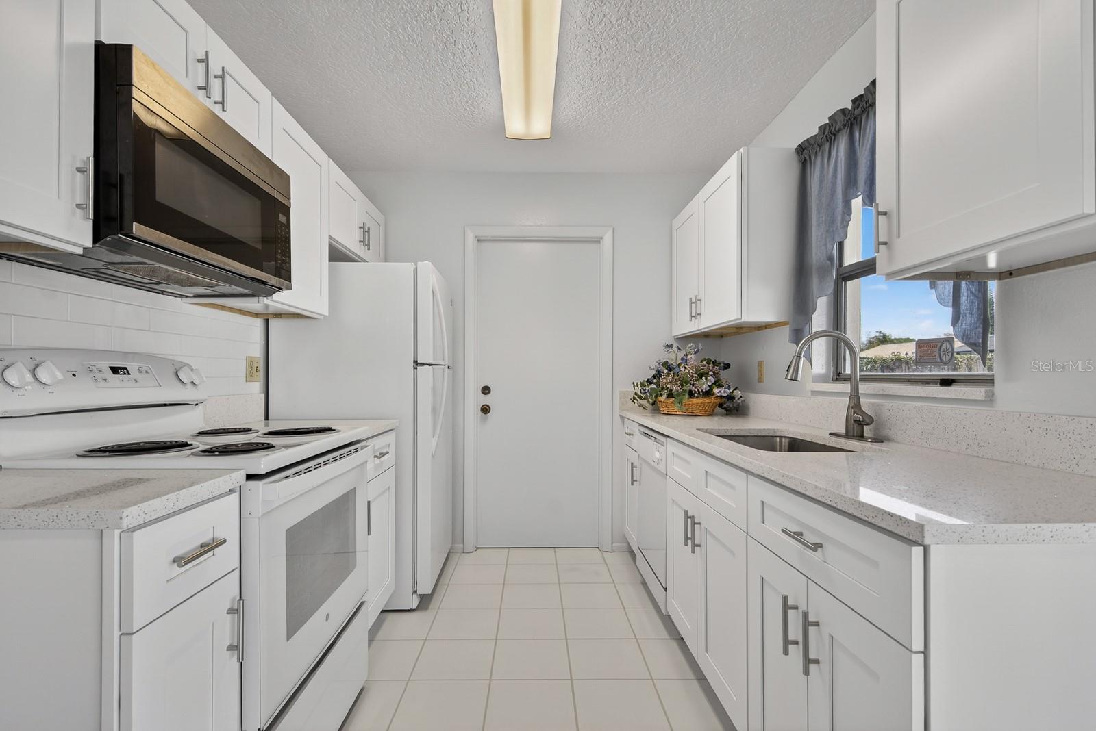 Listing photo id 11 for 13816 Pathfinder Drive