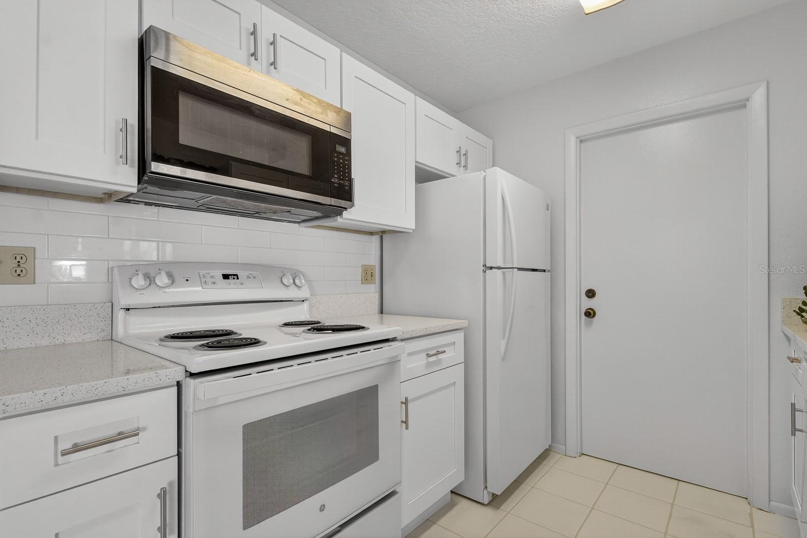 Listing photo id 12 for 13816 Pathfinder Drive