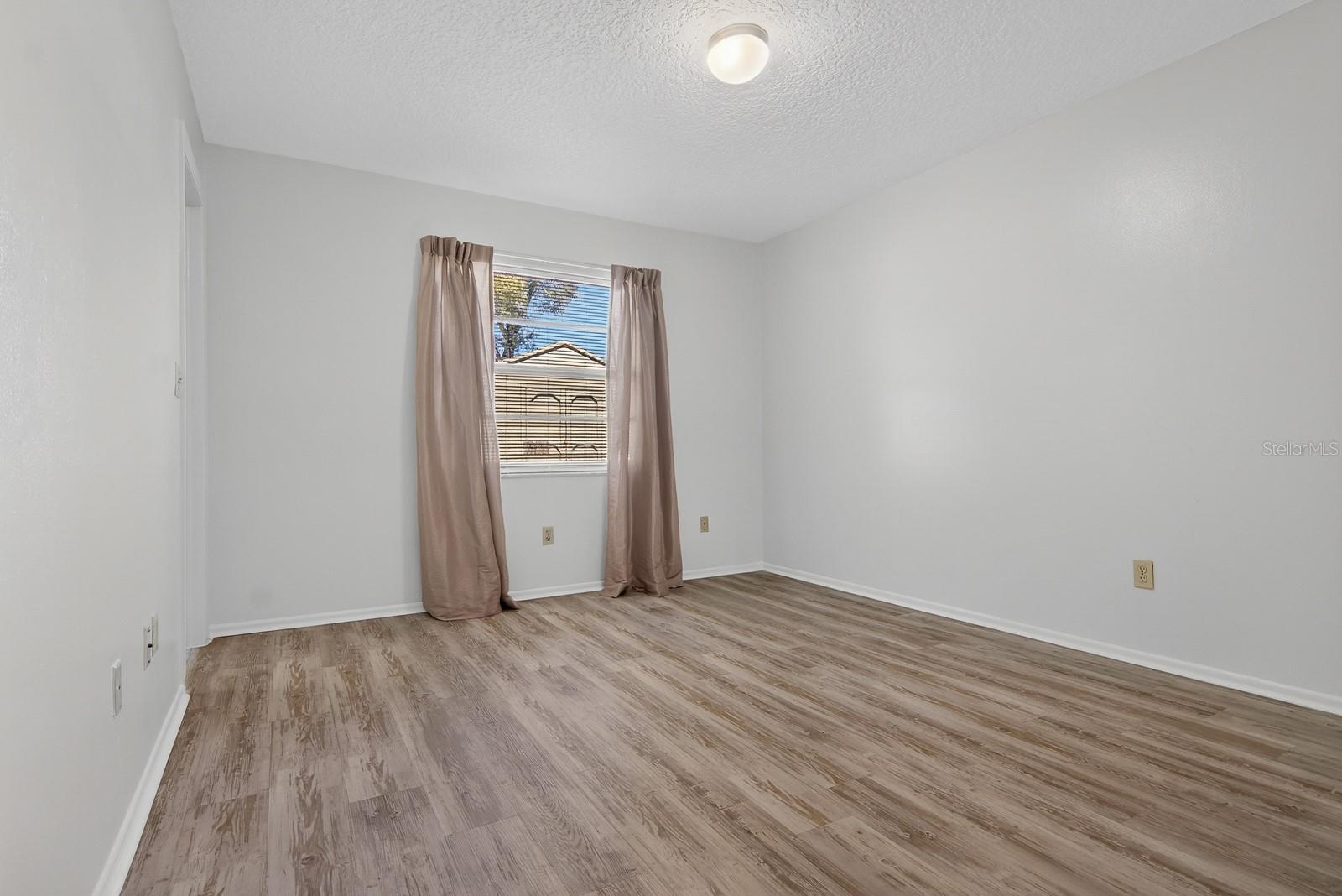 Listing photo id 15 for 13816 Pathfinder Drive