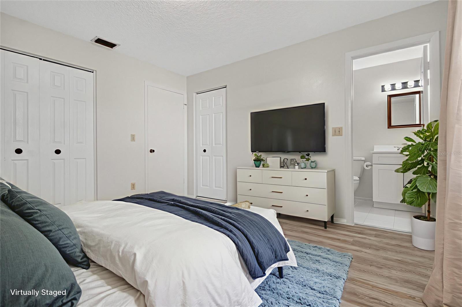 Listing photo id 16 for 13816 Pathfinder Drive