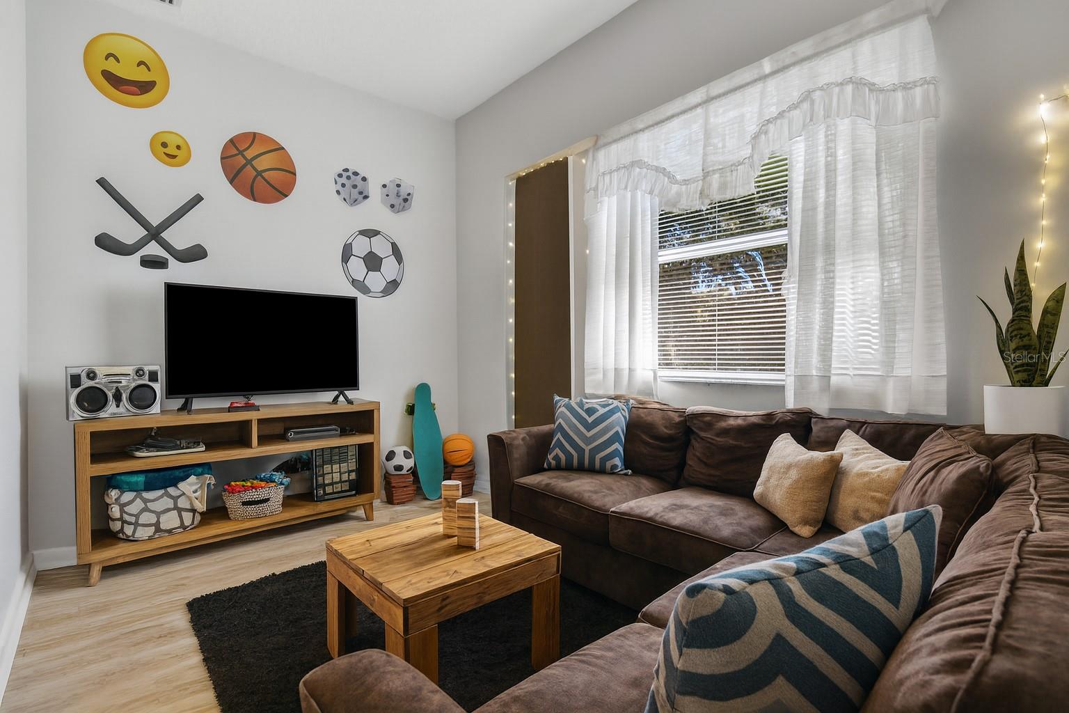 Listing photo id 30 for 13816 Pathfinder Drive