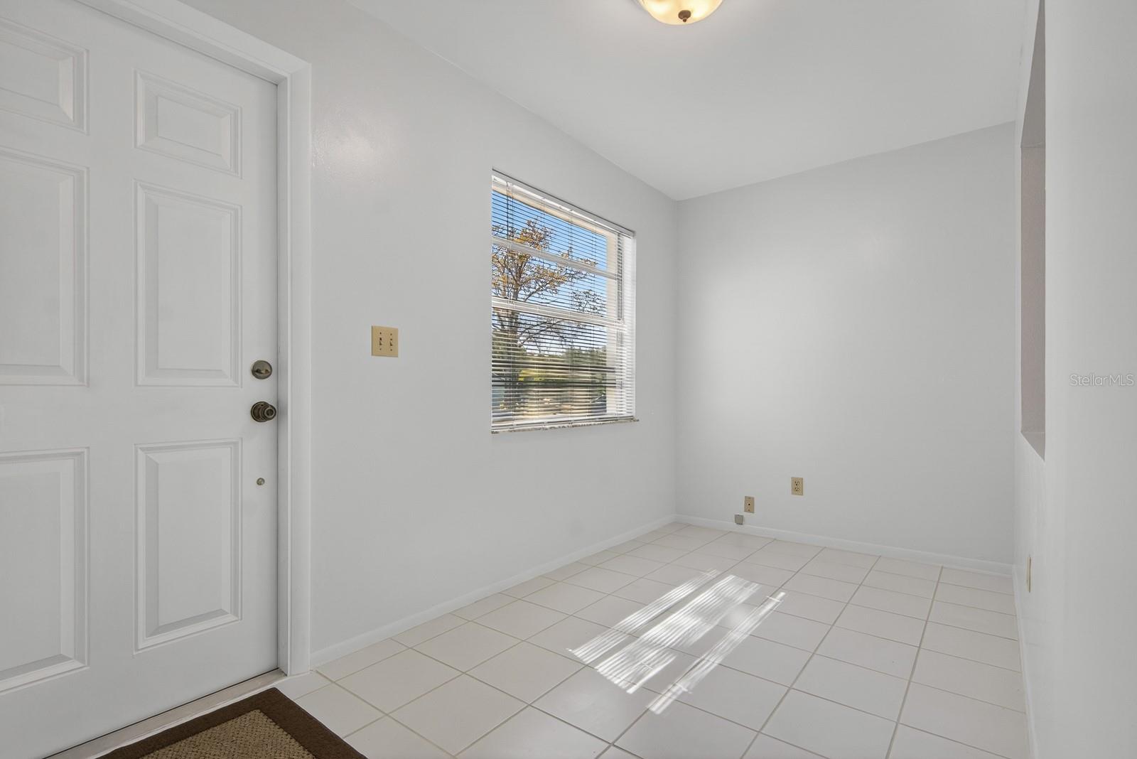 Listing photo id 2 for 13816 Pathfinder Drive