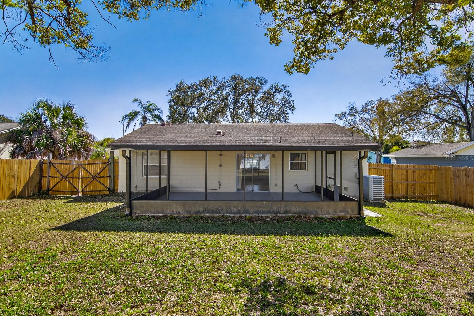 Listing photo id 39 for 13816 Pathfinder Drive