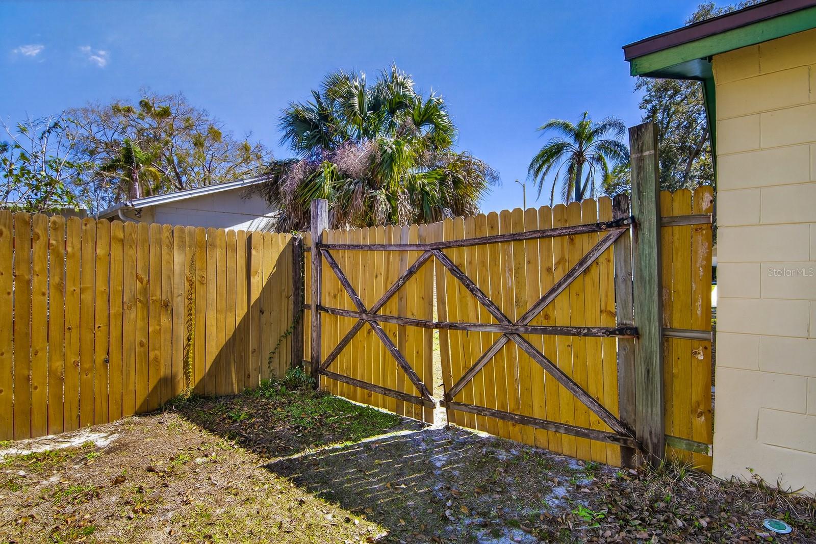 Listing photo id 49 for 13816 Pathfinder Drive