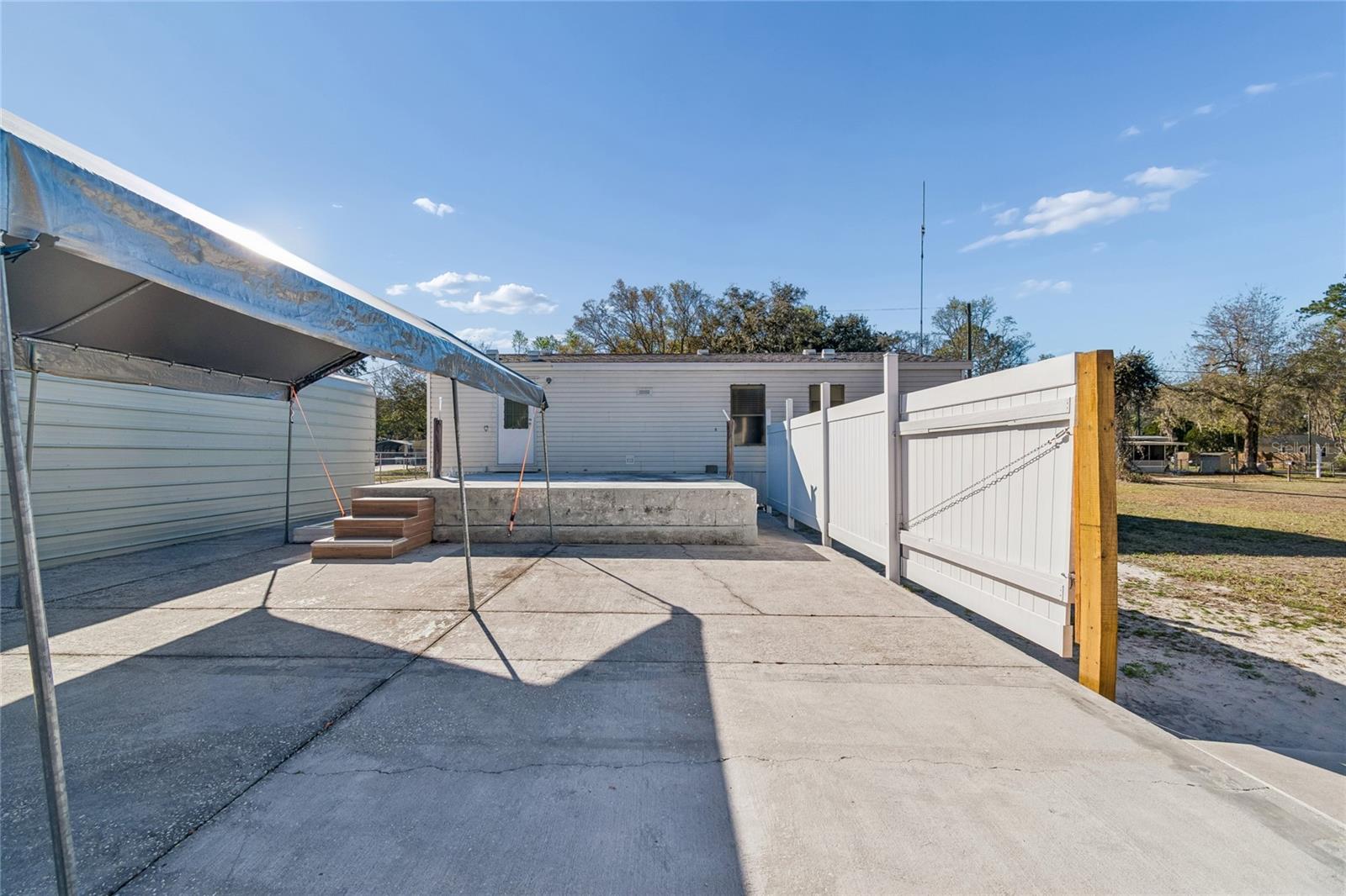 Image 4 of 27 For 10654 Holgate Street