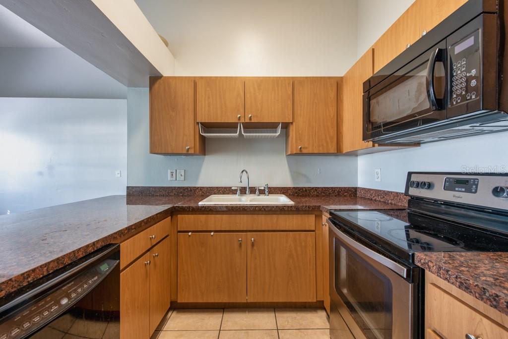 Image 10 of 33 For 3002 Cleveland Street D11