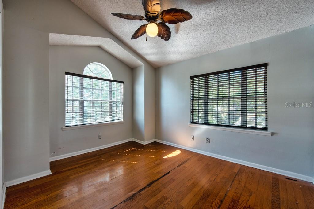 Image 12 of 33 For 3002 Cleveland Street D11