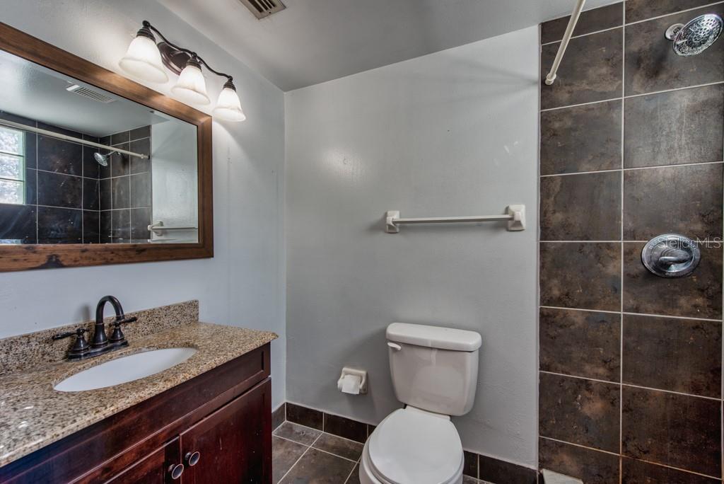 Image 14 of 33 For 3002 Cleveland Street D11