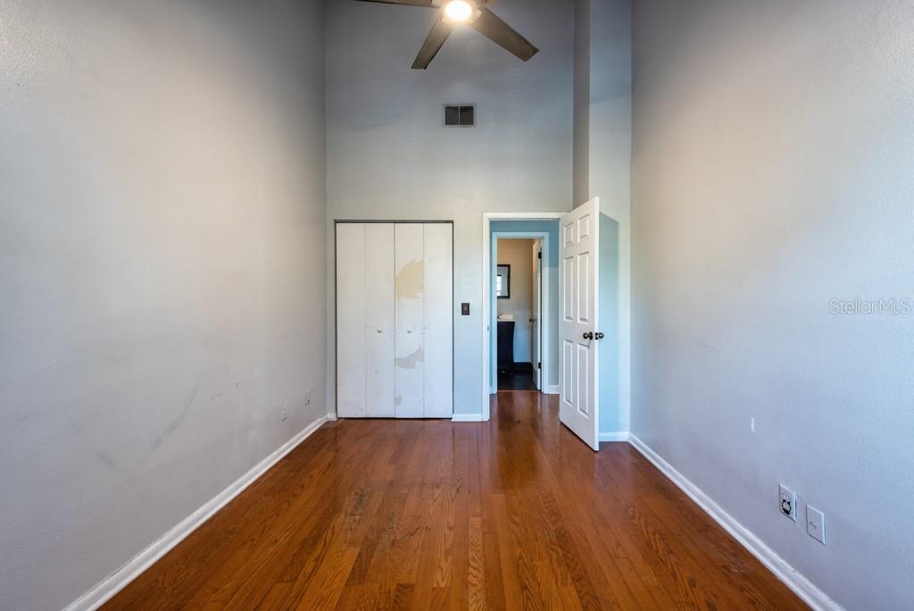 Image 16 of 33 For 3002 Cleveland Street D11