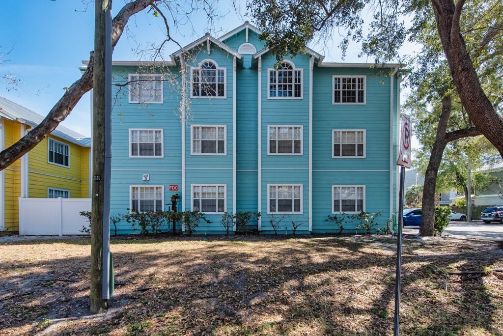 Image 22 of 33 For 3002 Cleveland Street D11