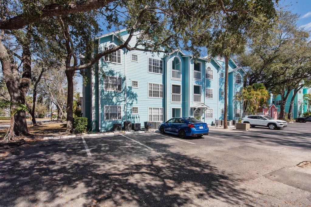 Image 23 of 33 For 3002 Cleveland Street D11