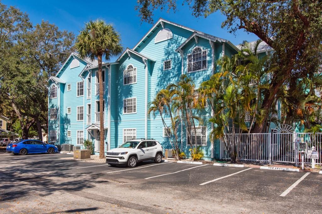 Image 24 of 33 For 3002 Cleveland Street D11