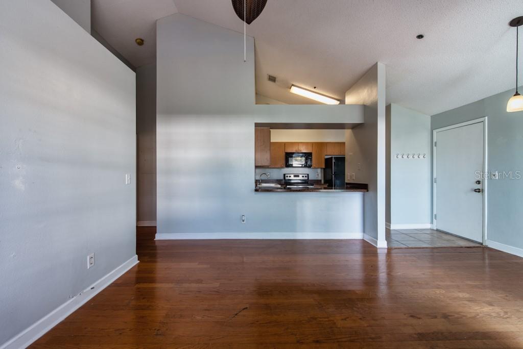 Image 7 of 33 For 3002 Cleveland Street D11