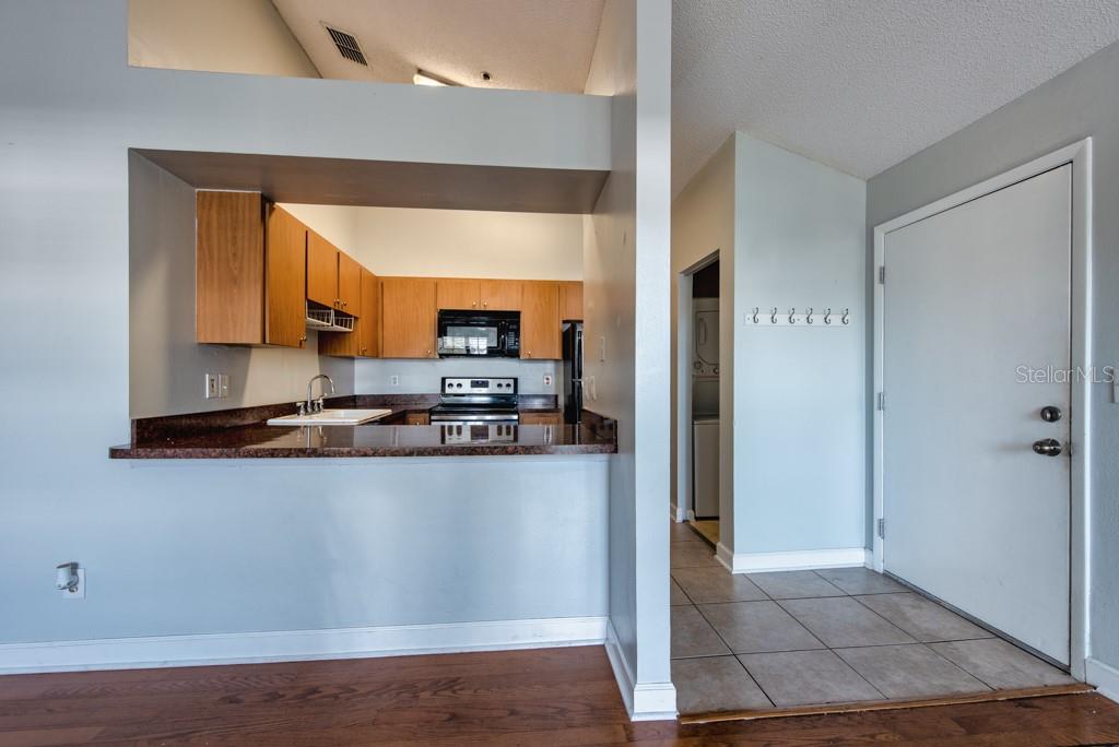 Image 8 of 33 For 3002 Cleveland Street D11