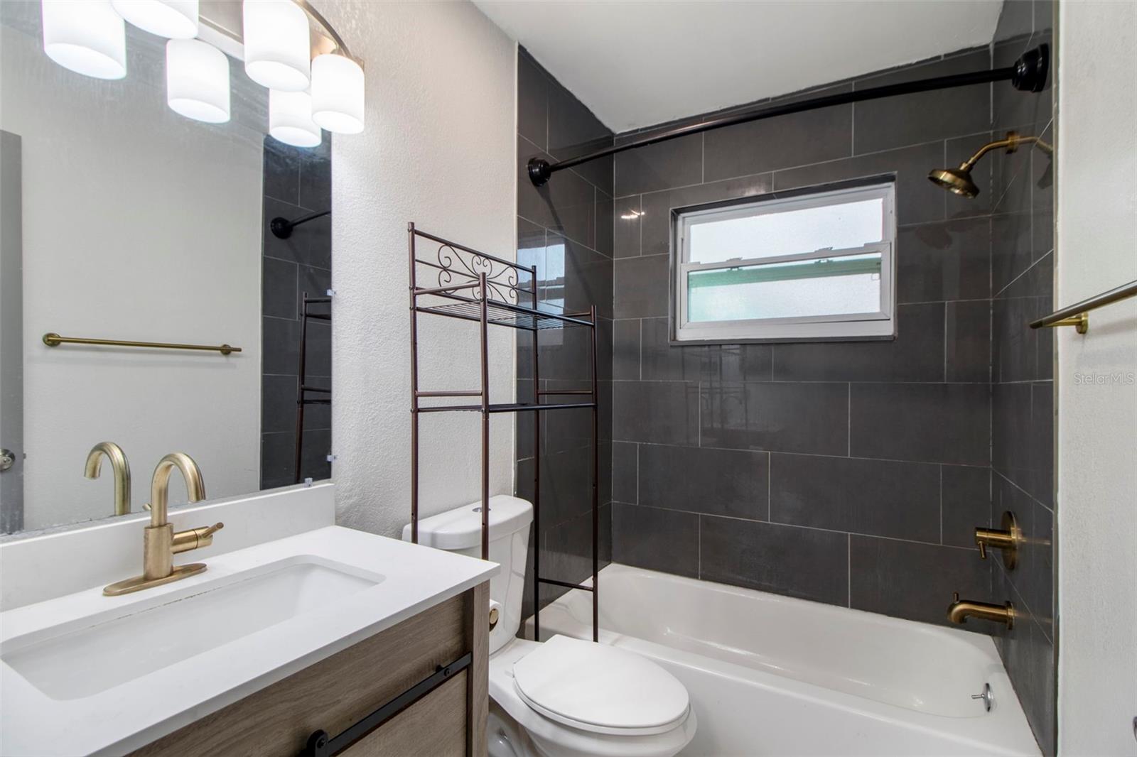 Image 14 of 25 For 7917 Lakeshore Drive