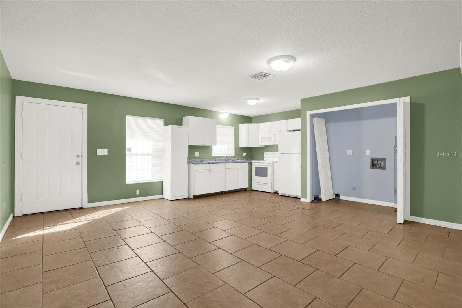 Listing photo id 8 for 3607 54th Street