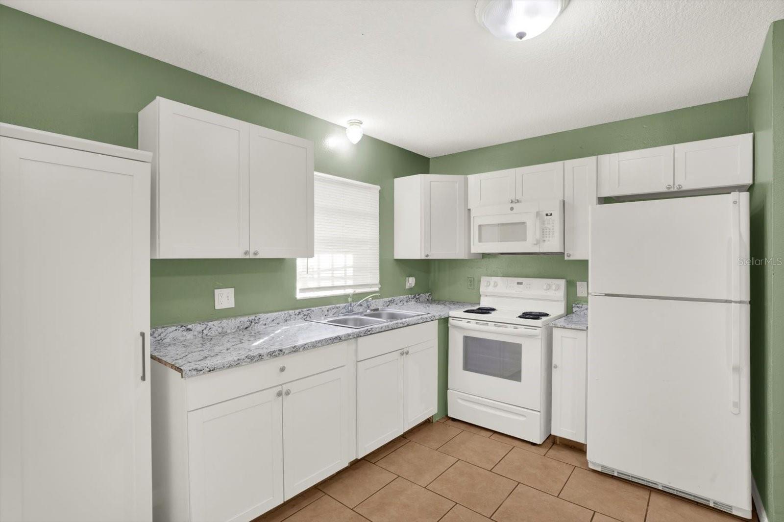 Listing photo id 9 for 3607 54th Street