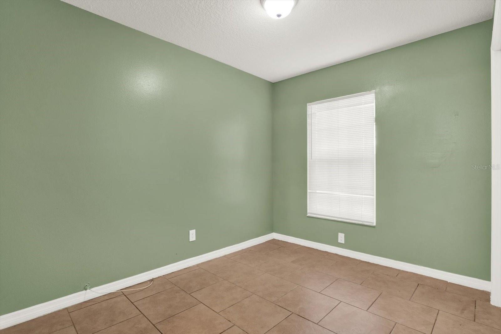 Listing photo id 12 for 3607 54th Street