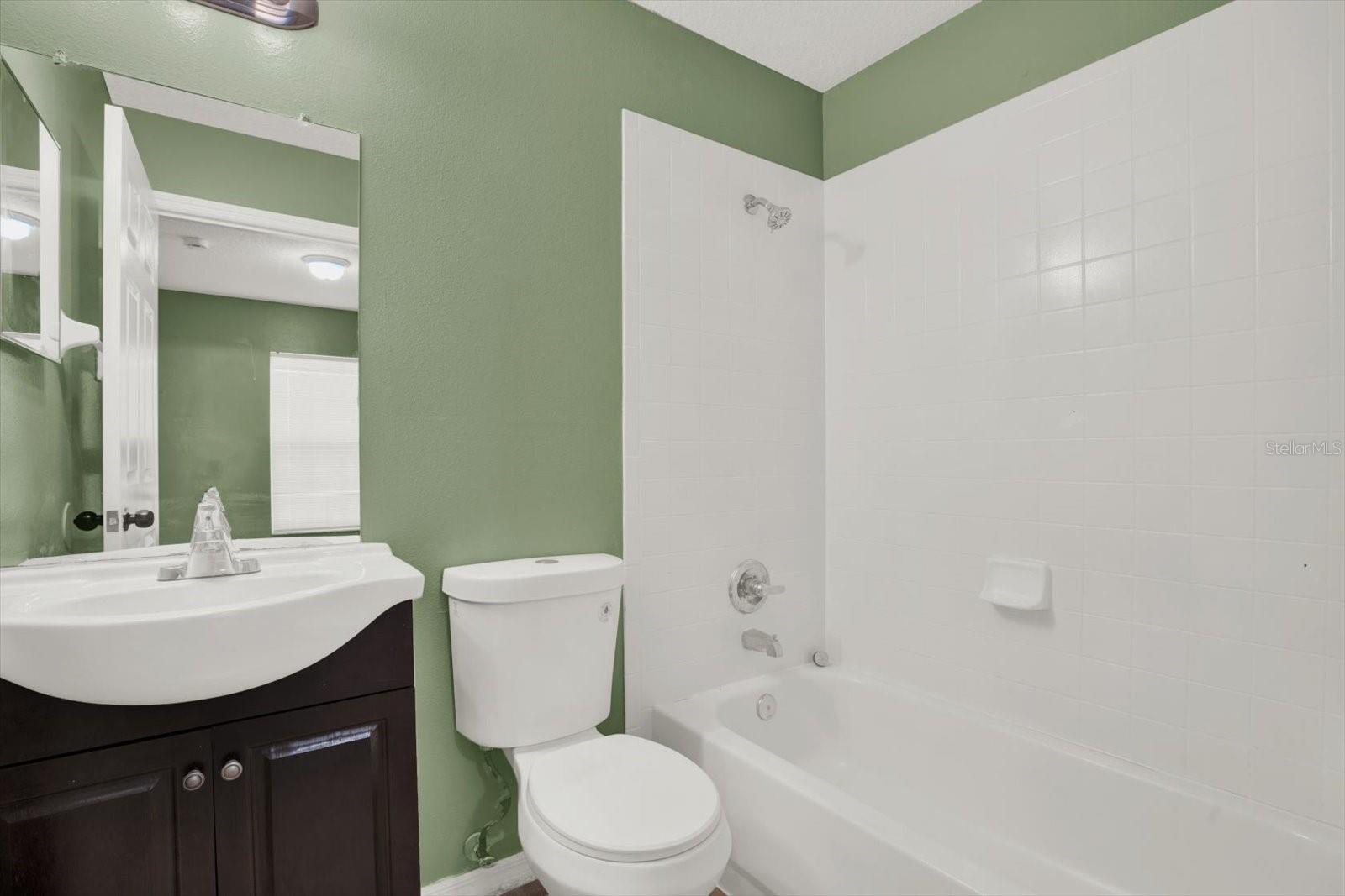 Listing photo id 13 for 3607 54th Street