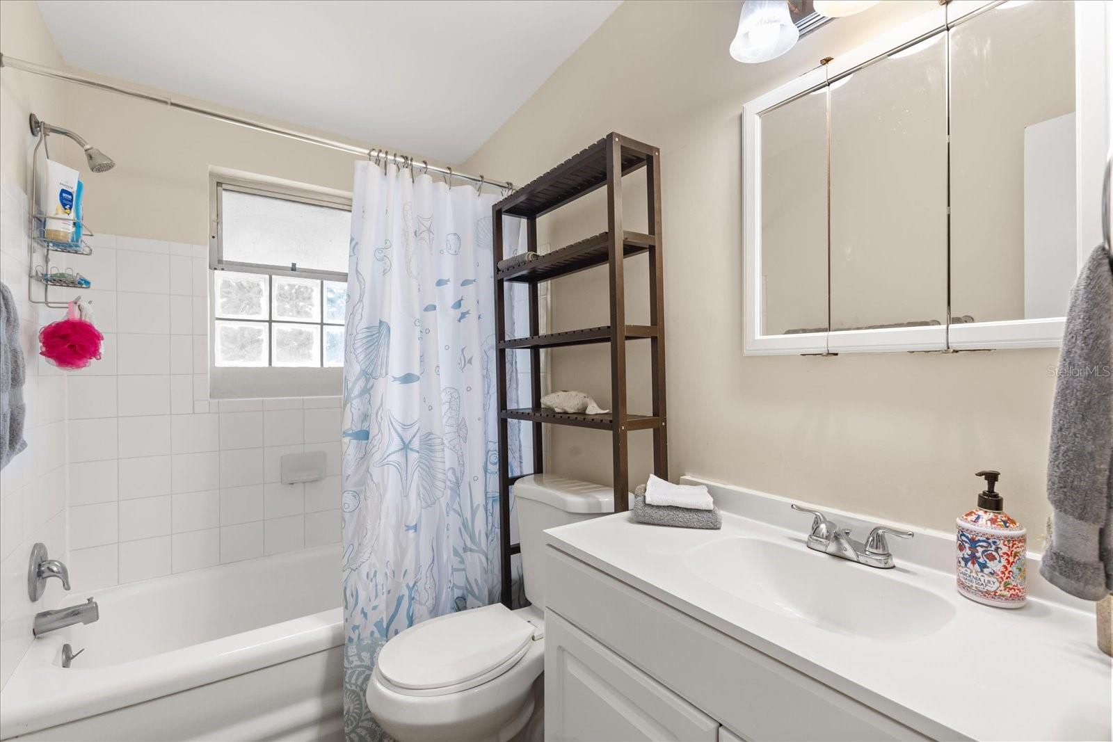 Image 18 of 40 For 1595 Howard Place A & B