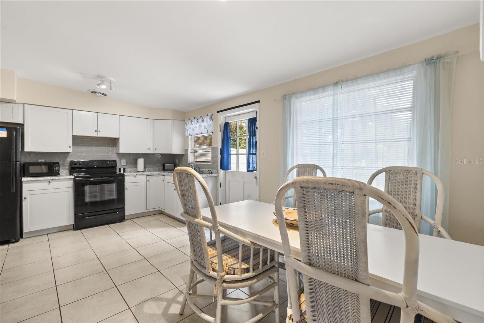 Image 25 of 40 For 1595 Howard Place A & B