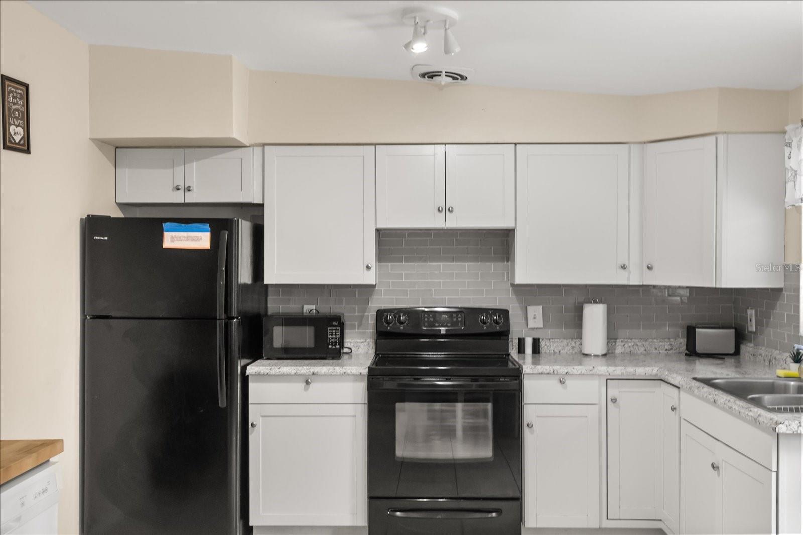 Image 27 of 40 For 1595 Howard Place A & B