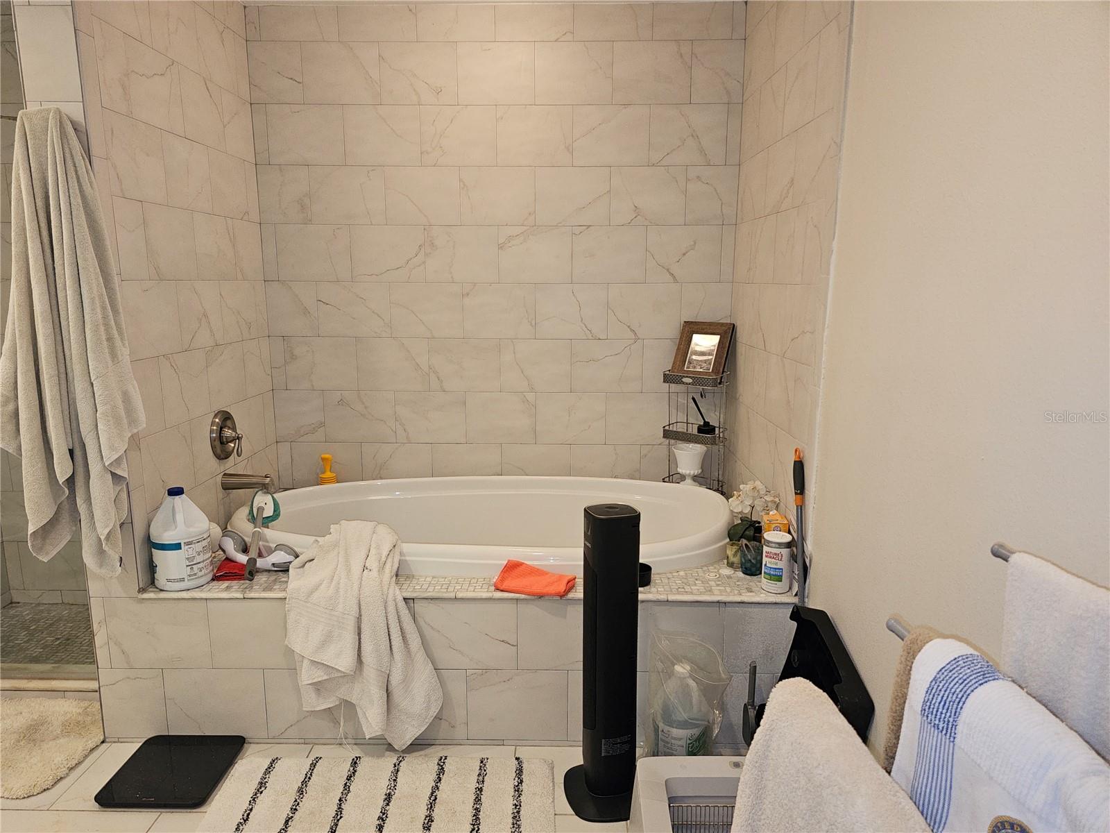 Image 15 of 31 For 5230 Venetian Boulevard Ne