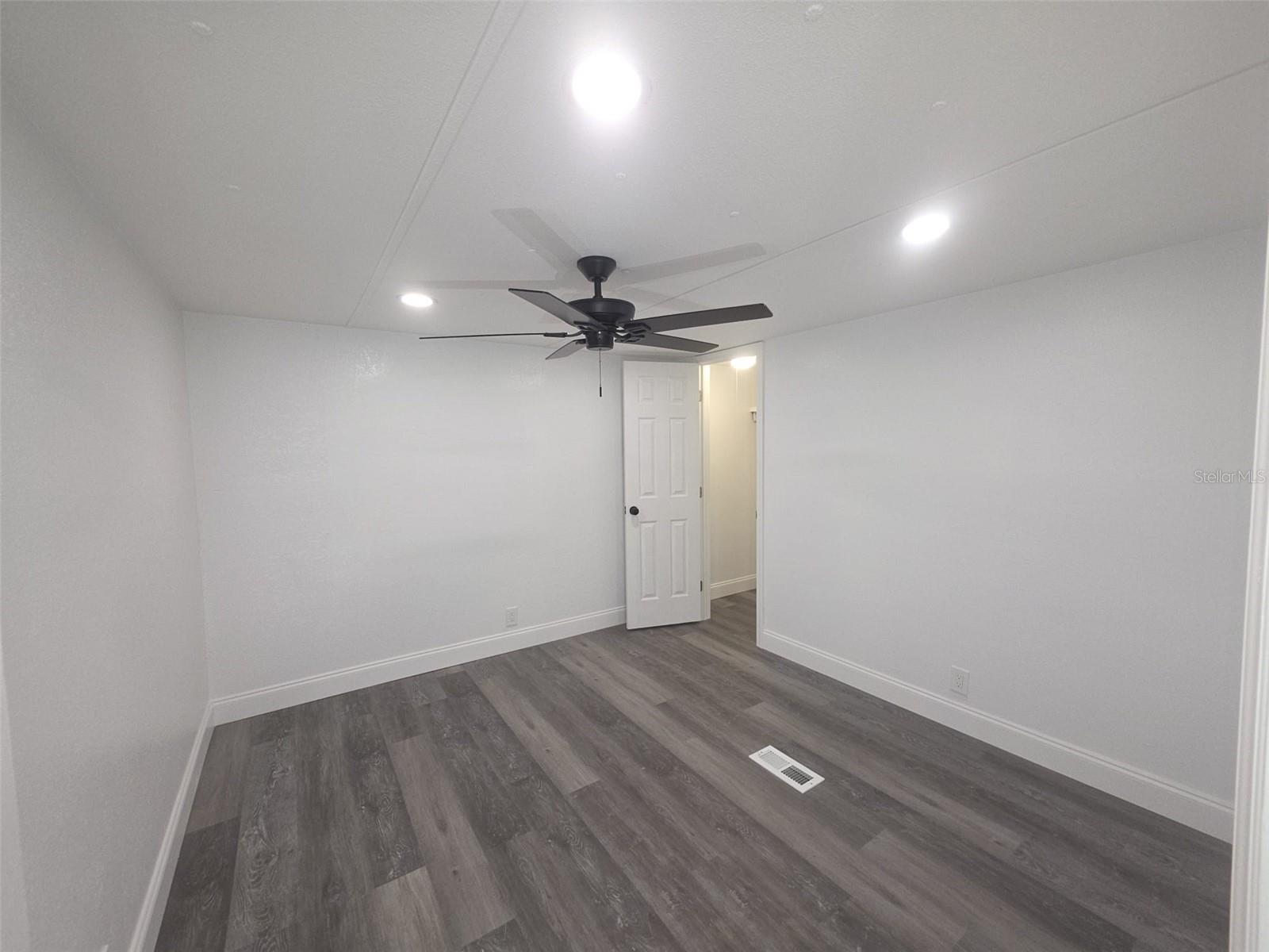 Image 22 of 34 For 16800 100th Court