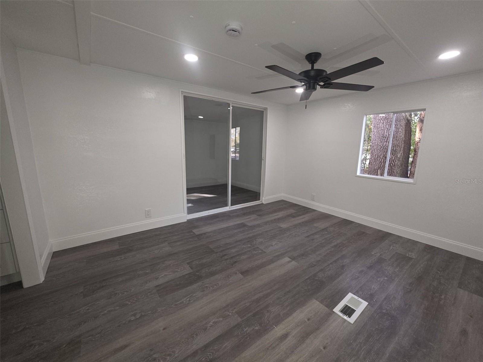 Image 27 of 34 For 16800 100th Court