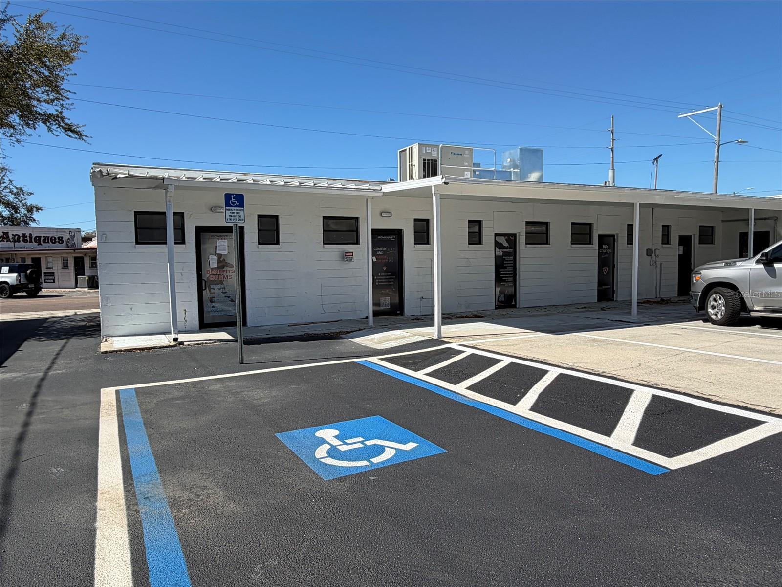 Image 2 of 19 For 3418 Swann Avenue 200