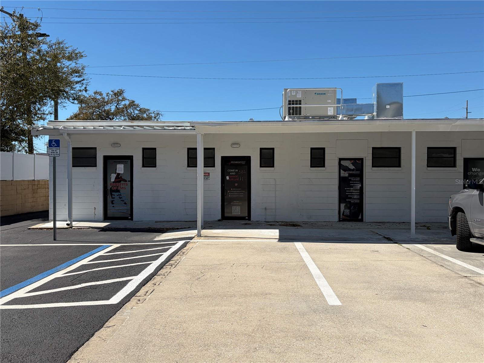 Image 3 of 19 For 3418 Swann Avenue 200