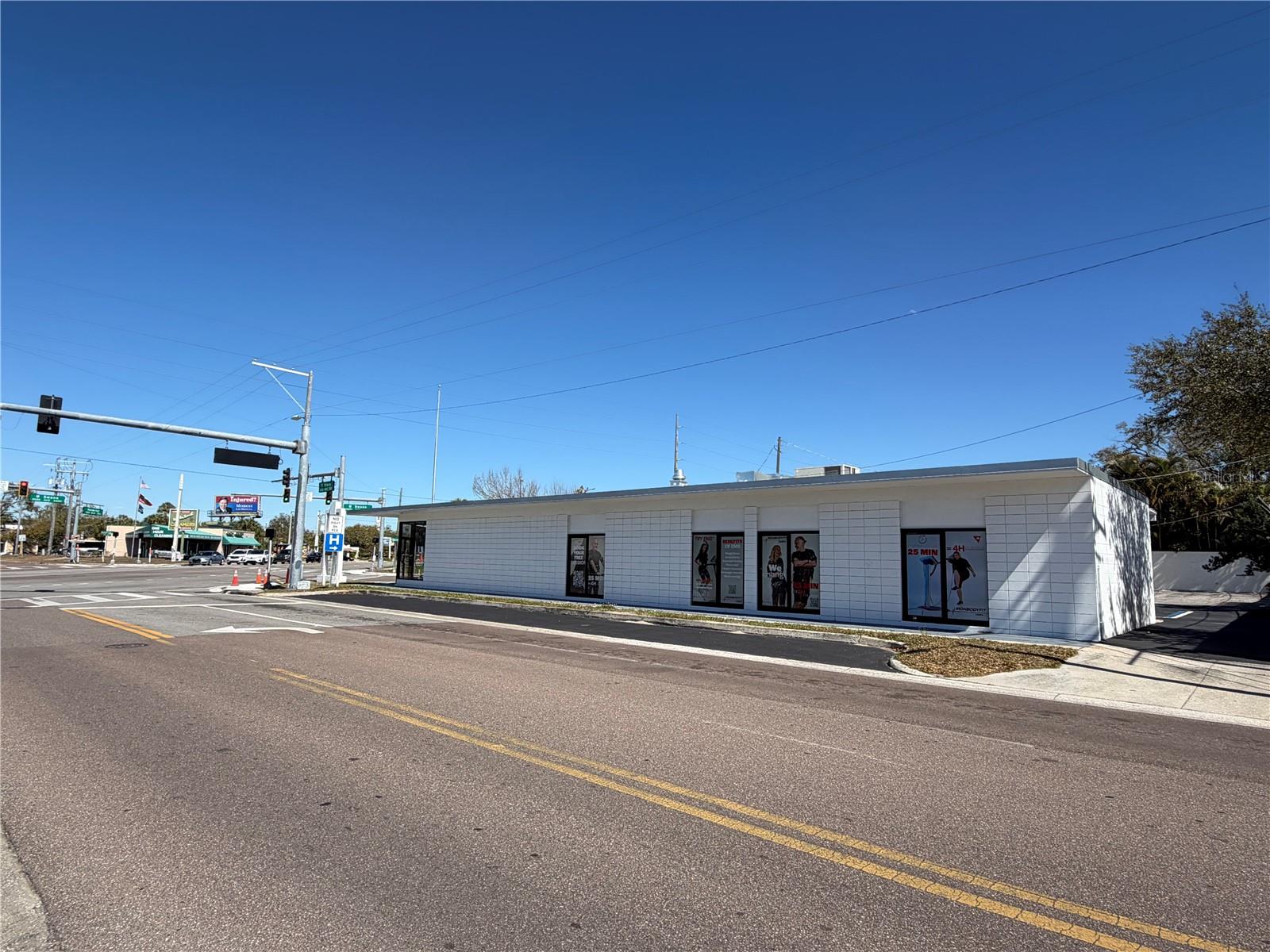 Image 5 of 19 For 3418 Swann Avenue 200