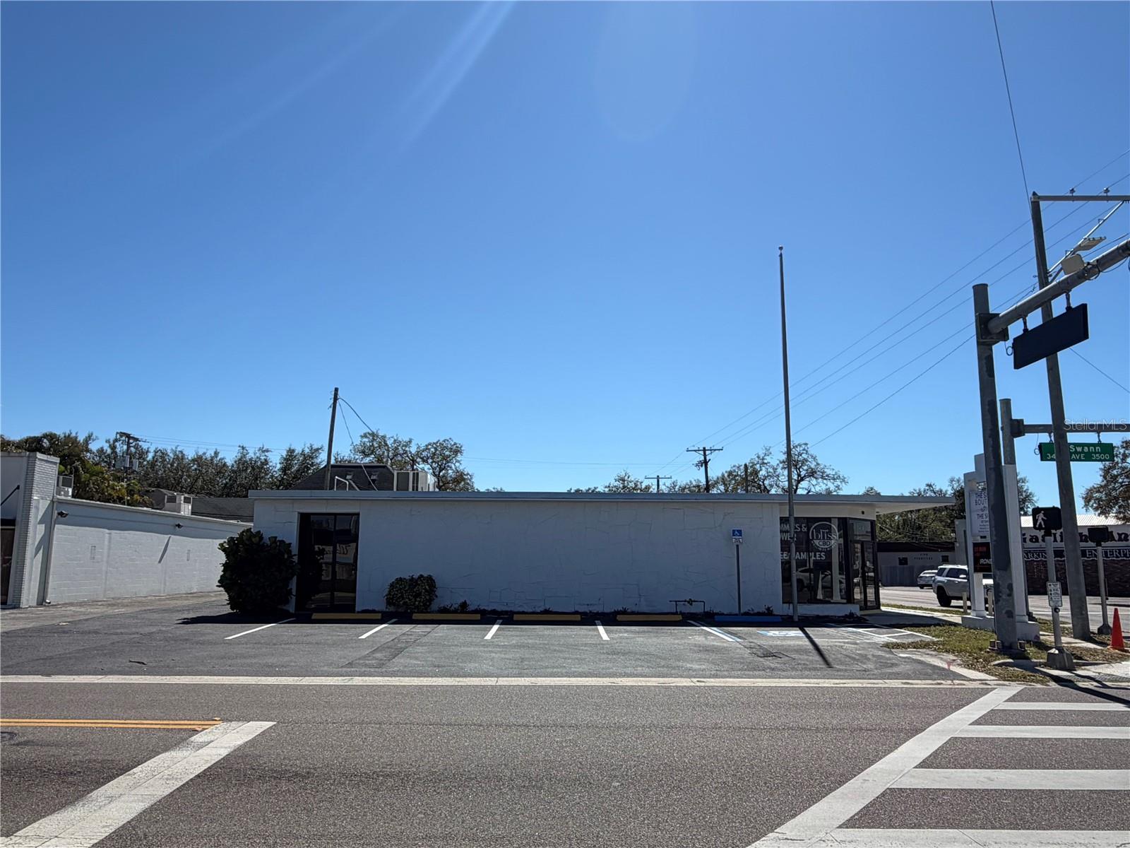 Image 6 of 19 For 3418 Swann Avenue 200