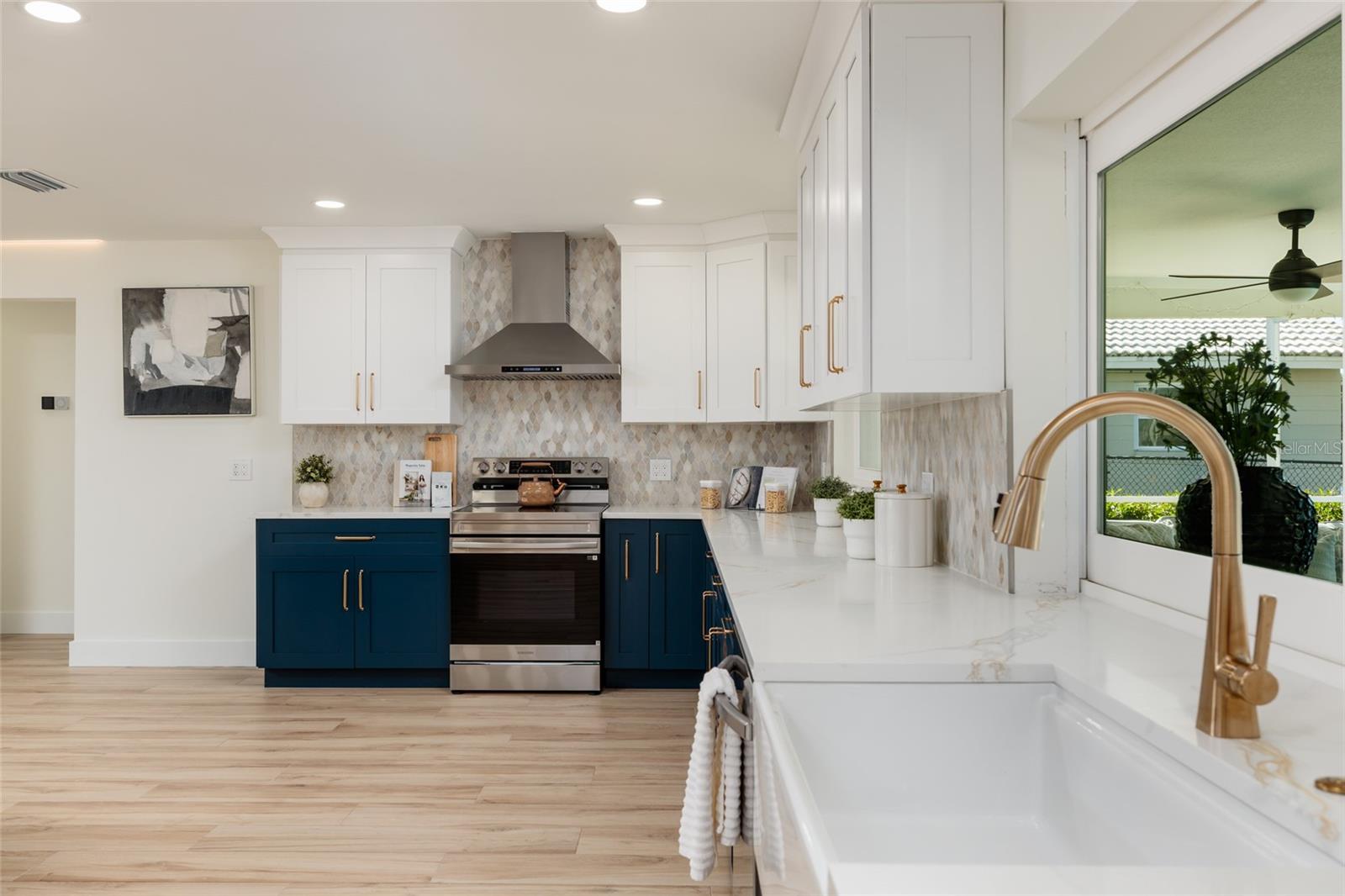 Listing photo id 11 for 1985 Michigan Avenue Ne