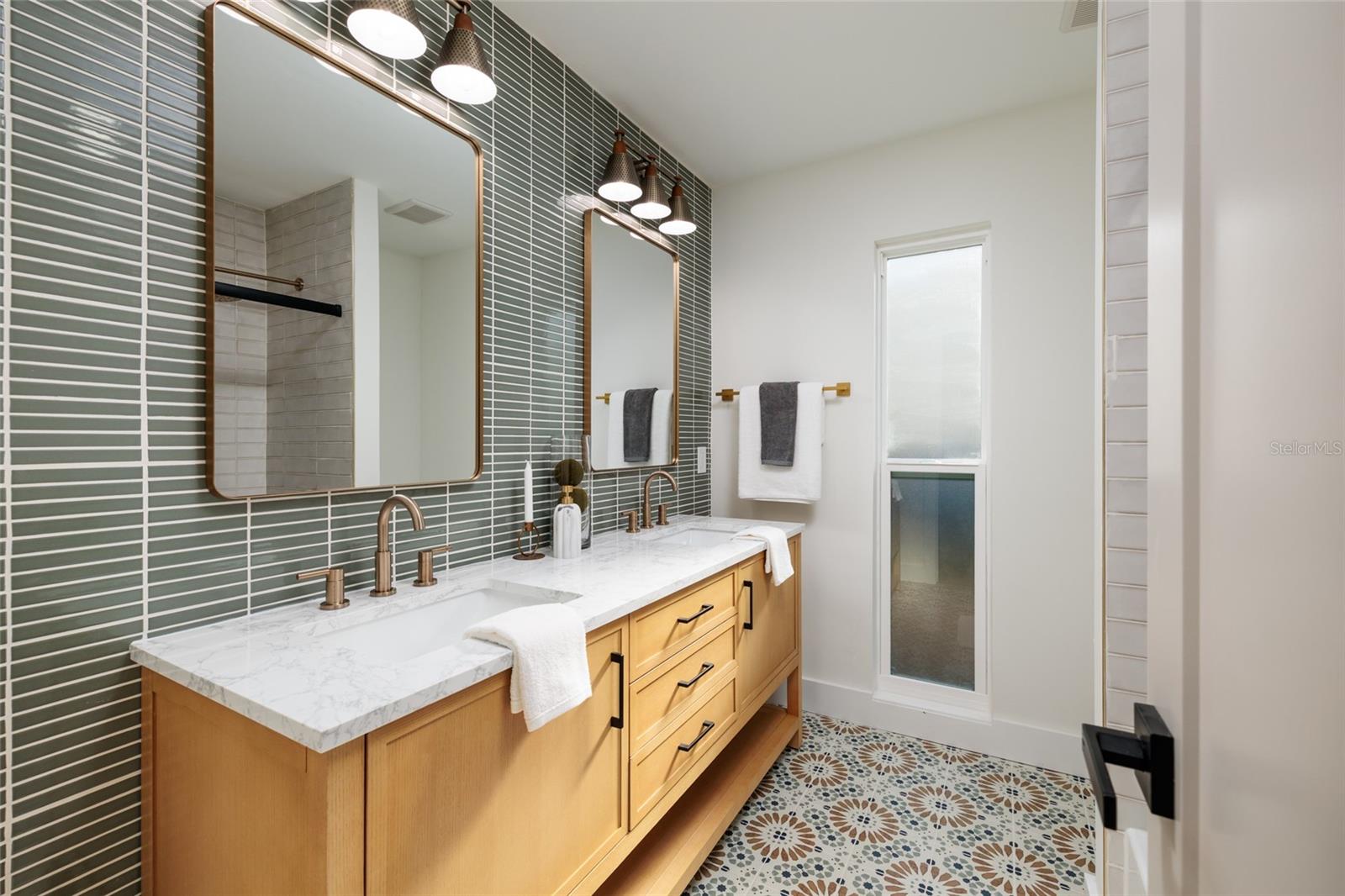 Listing photo id 20 for 1985 Michigan Avenue Ne