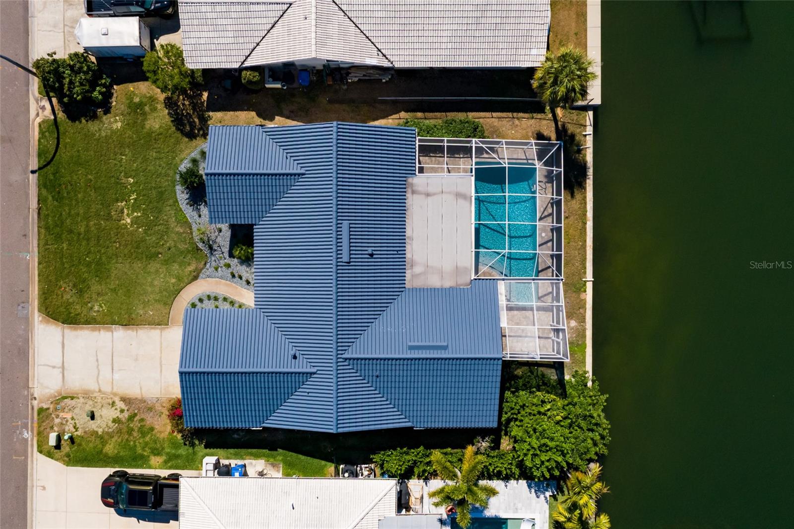 Listing photo id 1 for 1985 Michigan Avenue Ne